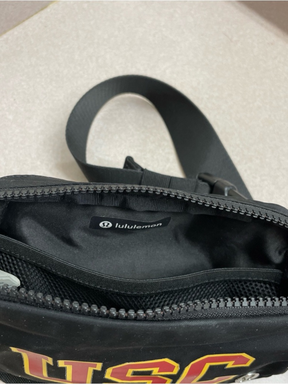 Lululemon USC Trojans Everywhere Belt Shoulder Waist Bag 1L Black Crossbody - Picture 3 of 6